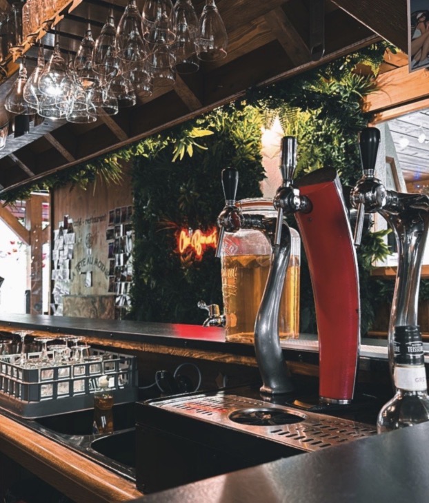 Le bar du restaurant La Tête au Moine