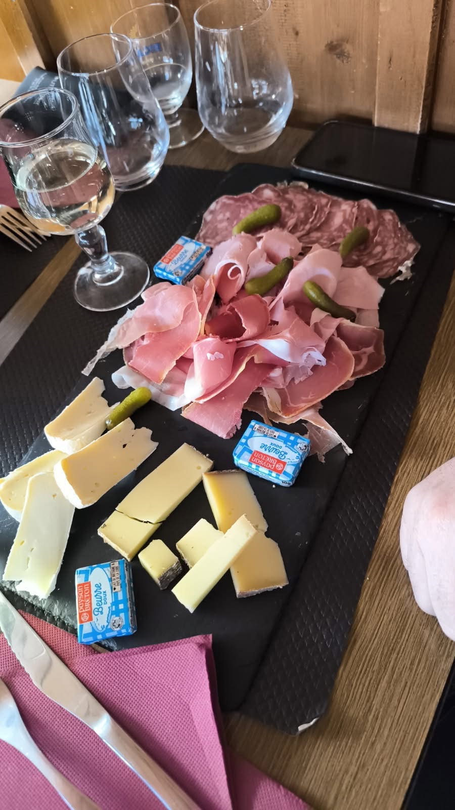 Assiette de charcuterie et fromages, La Tête au Moine